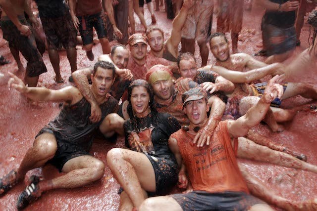 The Tomatina Tomato-throwing Festival of the Spanish   - ảnh 1